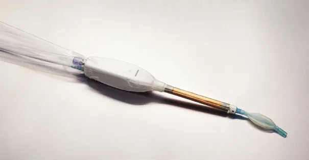 Figure 6. Sonde rigide de MHR3D : 256 points de mesure répartis sur une longueur de 64 mm et sur la circonférence de la sonde. Seize rangées de capteurs sont disposées sur la longueur de la sonde, et chaque rangée est formée de 16 capteurs répartis sur la circonférence de la sonde